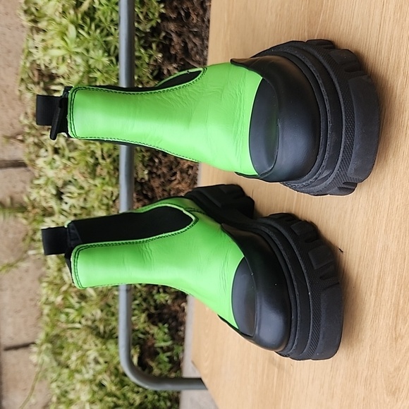 Ganni Lime Green Black Leather Chelsea Boot Size UE 35 MSRP $570 - Picture 2 of 14